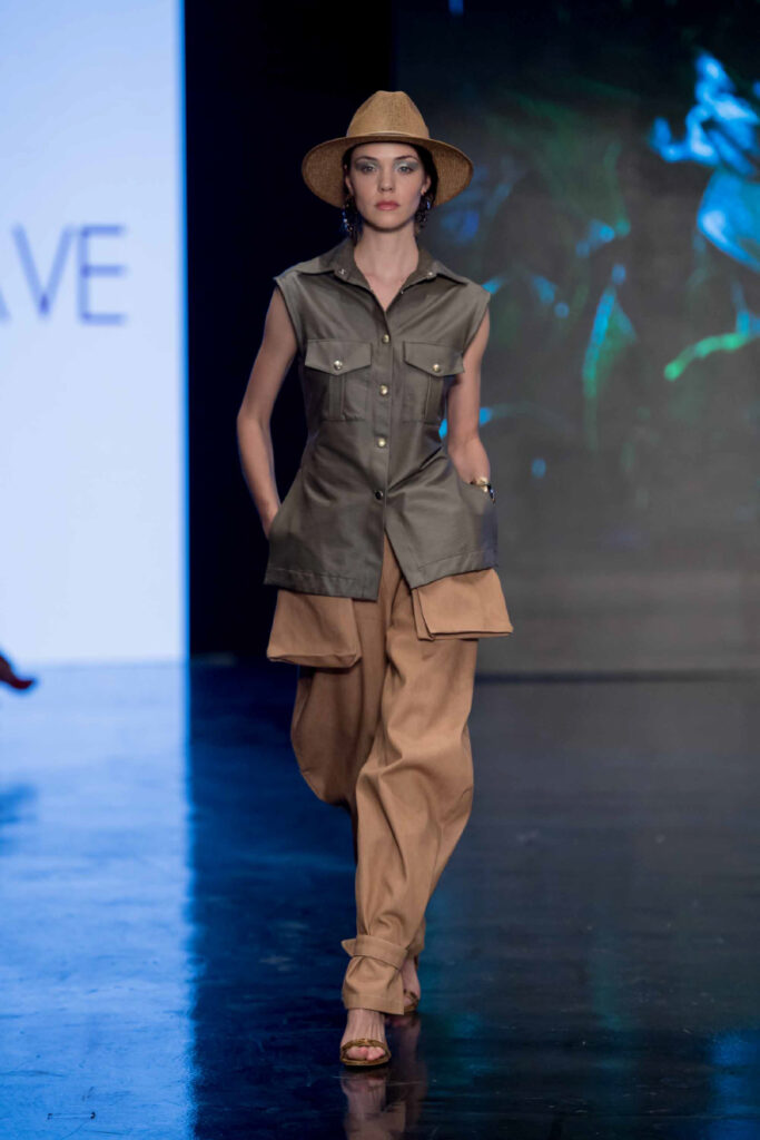 desfile-alumnas-burgo-en-mercedes-fashion-week-creacion-de-moda-guarda-bosques-look-casual-mujer