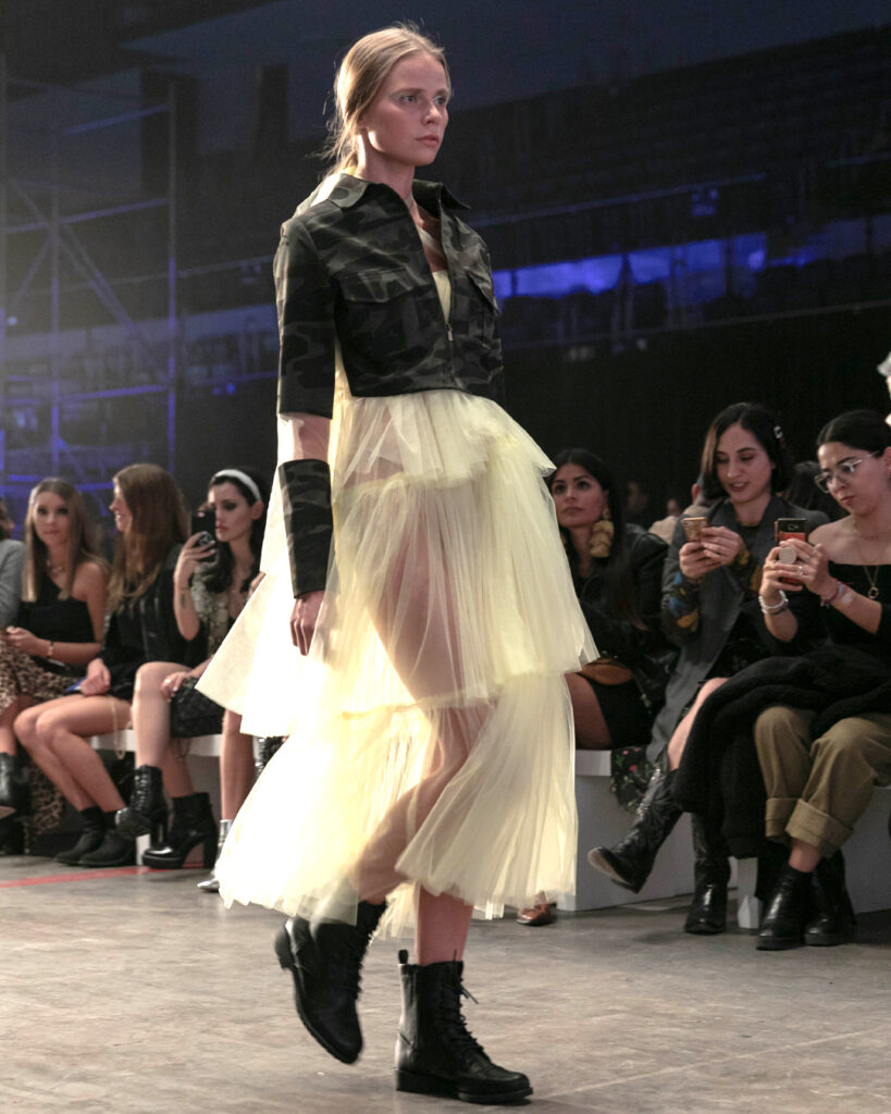 pasarela-de-moda-alumnas-burgo-chamarra-militar-vestido-tool